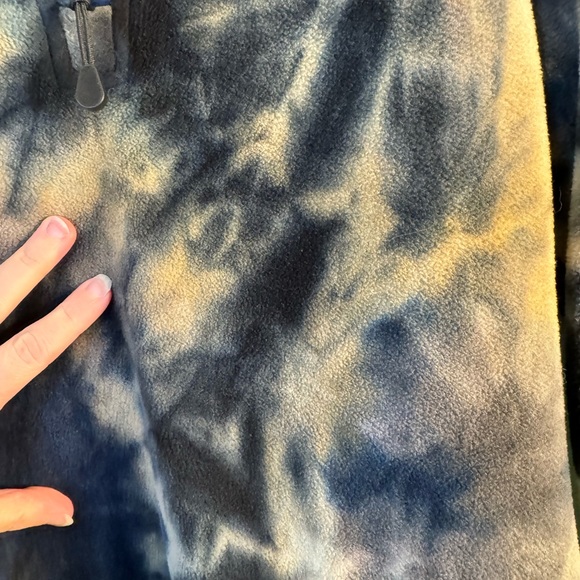 Mountain and Isles , fleece 1/4 zip, size medium. - Picture 2 of 4